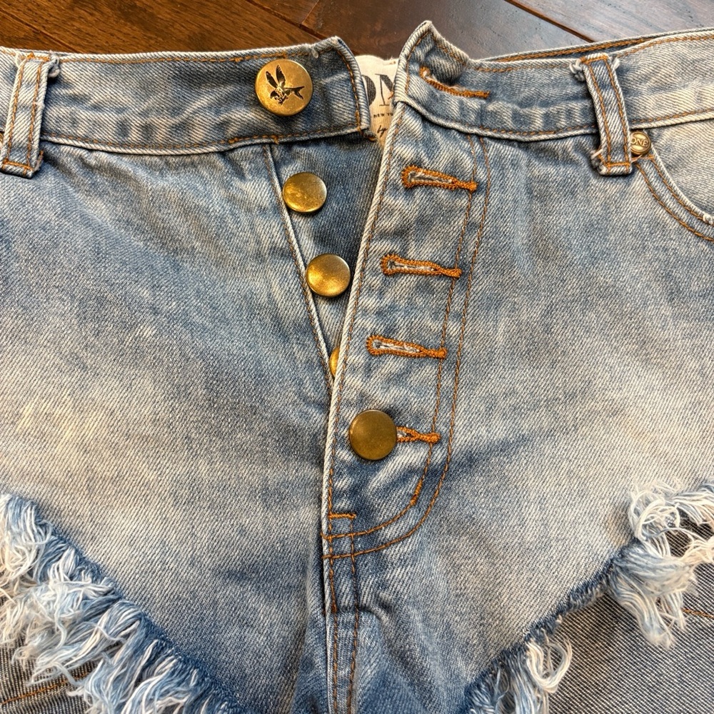 One Teaspoon Rollers Shorts Cut Offs Women's 28 Button Fly Distressed Light Wash - Picture 6 of 10